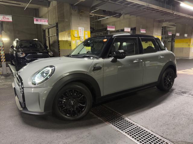 ＭＩＮＩ クーパーＤプレミアムプラスパッケージクラシックトリム　アップルカープレイ　ブラックルーフ　バックカメラリアセンサー　１６インチオプションブラックアルミ（46枚目）