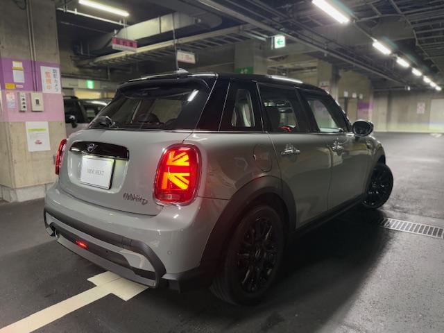 ＭＩＮＩ クーパーＤプレミアムプラスパッケージクラシックトリム　アップルカープレイ　ブラックルーフ　バックカメラリアセンサー　１６インチオプションブラックアルミ（49枚目）