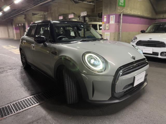 ＭＩＮＩ クーパーＤプレミアムプラスパッケージクラシックトリム　アップルカープレイ　ブラックルーフ　バックカメラリアセンサー　１６インチオプションブラックアルミ（51枚目）