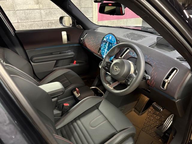 ＭＩＮＩ ジョンクーパーワークス　カントリーマンオール４ＪＣＷ　Ｌパッケージ　サンルーフ　ハーマンオーディオ　電動メモリーシート　ブラックルーフ　前後ドラレコ（9枚目）