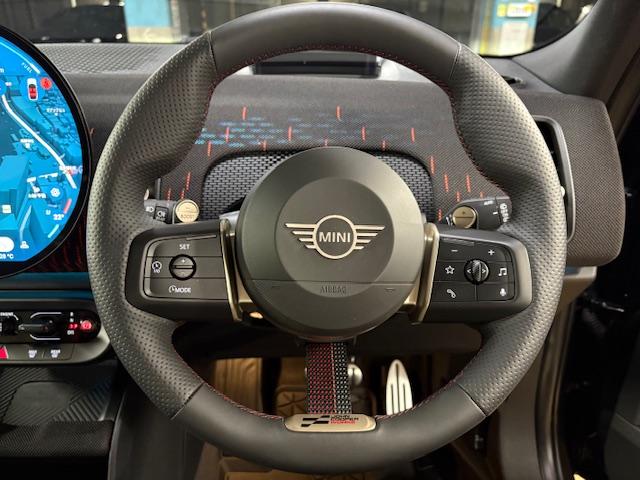 ＭＩＮＩ ジョンクーパーワークス　カントリーマンオール４ＪＣＷ　Ｌパッケージ　サンルーフ　ハーマンオーディオ　電動メモリーシート　ブラックルーフ　前後ドラレコ（10枚目）