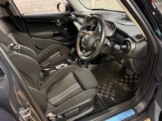 MINI クーパーS 5ドア JCWパドルステア デジタルpkg カメラpkg ペッパーpkg ブラックルーフ&エクステリア(6枚目)