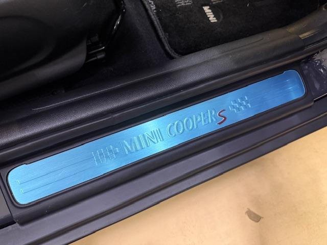 MINI クーパーS 5ドア JCWパドルステア デジタルpkg カメラpkg ペッパーpkg ブラックルーフ&エクステリア(8枚目)
