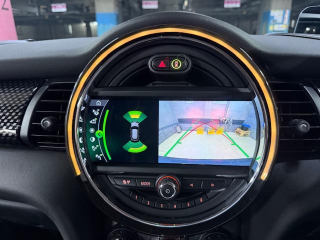 MINI クーパーS 5ドア JCWパドルステア デジタルpkg カメラpkg ペッパーpkg ブラックルーフ&エクステリア(16枚目)