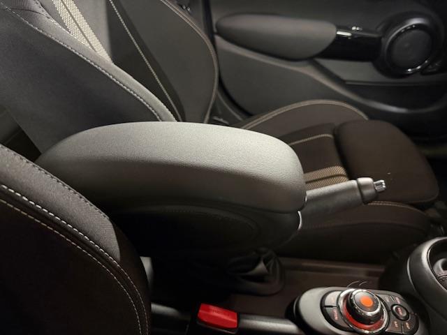 MINI クーパーS 5ドア JCWパドルステア デジタルpkg カメラpkg ペッパーpkg ブラックルーフ&エクステリア(30枚目)