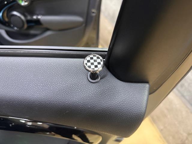 MINI クーパーS 5ドア JCWパドルステア デジタルpkg カメラpkg ペッパーpkg ブラックルーフ&エクステリア(32枚目)