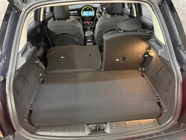 MINI クーパーS 5ドア JCWパドルステア デジタルpkg カメラpkg ペッパーpkg ブラックルーフ&エクステリア(37枚目)