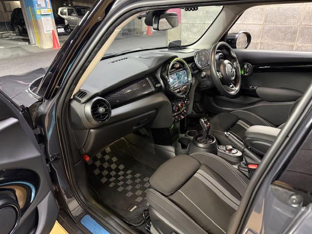 MINI クーパーS 5ドア JCWパドルステア デジタルpkg カメラpkg ペッパーpkg ブラックルーフ&エクステリア(40枚目)