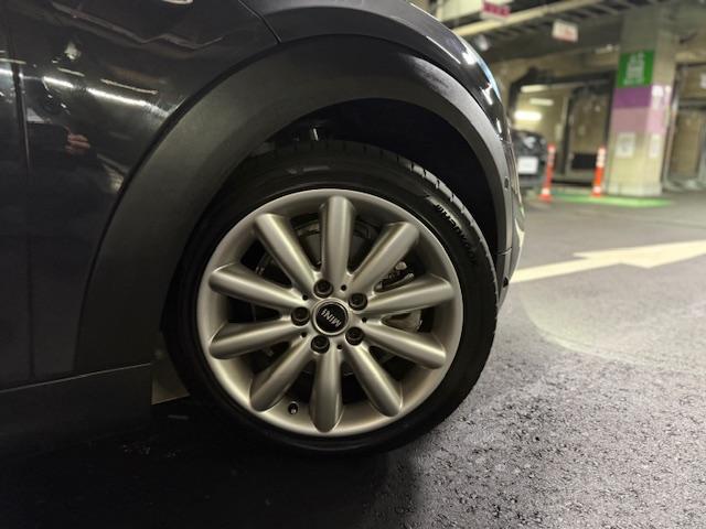 MINI クーパーS 5ドア JCWパドルステア デジタルpkg カメラpkg ペッパーpkg ブラックルーフ&エクステリア(46枚目)