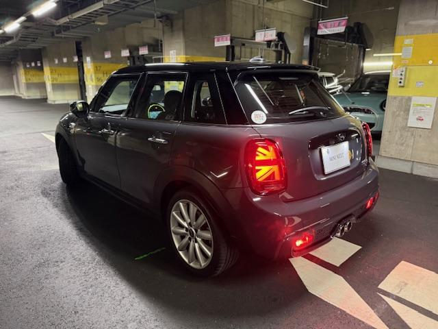 MINI クーパーS 5ドア JCWパドルステア デジタルpkg カメラpkg ペッパーpkg ブラックルーフ&エクステリア(50枚目)