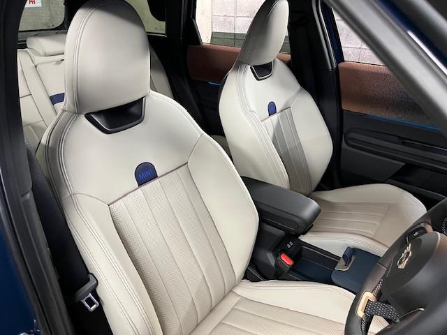 MINI カントリーマンD フェイバリット・トリム Mパッケージ 19インチアルミ 電動メモリーシート ベージュべスキンシート ヘッドアップディスプレイ(6枚目)