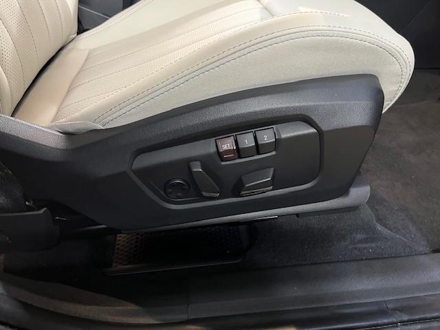 MINI カントリーマンD フェイバリット・トリム Mパッケージ 19インチアルミ 電動メモリーシート ベージュべスキンシート ヘッドアップディスプレイ(7枚目)