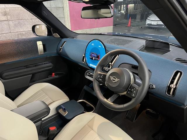 MINI カントリーマンD フェイバリット・トリム Mパッケージ 19インチアルミ 電動メモリーシート ベージュべスキンシート ヘッドアップディスプレイ(10枚目)