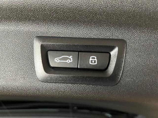 MINI カントリーマンD フェイバリット・トリム Mパッケージ 19インチアルミ 電動メモリーシート ベージュべスキンシート ヘッドアップディスプレイ(40枚目)