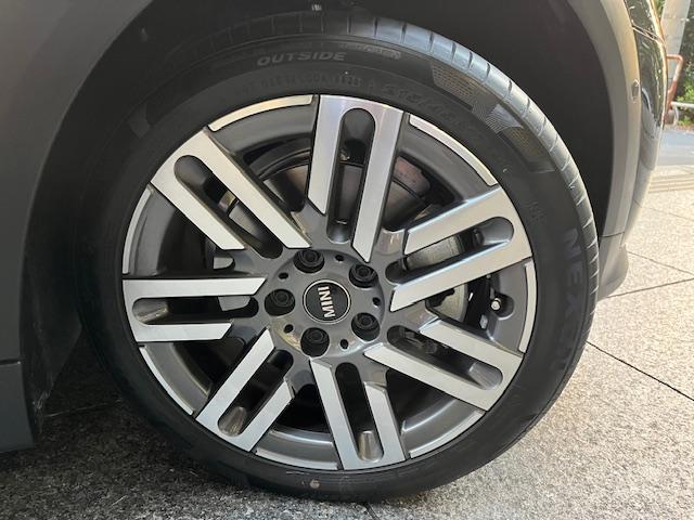 ＭＩＮＩ クーパーＣ　クラシック・トリム　５ドア　ブラックべスキンシート　ＯＰ１７インチアルミ　ナビ　ＥＴＣ　シートヒーター　バックカメラ（37枚目）