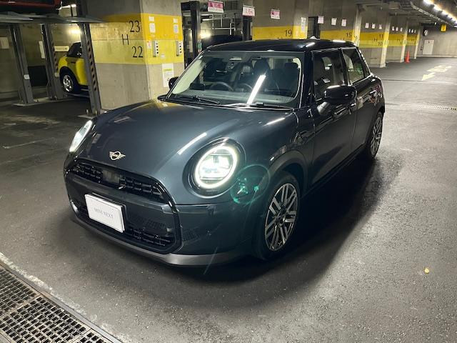 ＭＩＮＩ クーパーＣ　クラシック・トリム　５ドア　ブラックべスキンシート　ＯＰ１７インチアルミ　ナビ　ＥＴＣ　シートヒーター　バックカメラ（43枚目）