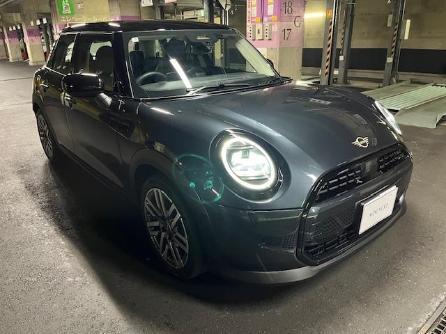 ＭＩＮＩ クーパーＣ　クラシック・トリム　５ドア　ブラックべスキンシート　ＯＰ１７インチアルミ　ナビ　ＥＴＣ　シートヒーター　バックカメラ（50枚目）