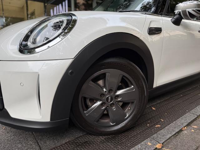 MINI クーパー プレミアムプラスパッケージクラシックトリム 5ドア アクティブクルコン アップルカープレイ バックカメラ ETC LED シートヒーター 社外ドラレコ(4枚目)