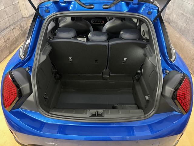 MINI クーパーS フェイバリット・トリム 5ドア 電動シート ハーマンカードンスピーカー サラウンドビューカメラ ナビ ETC(34枚目)