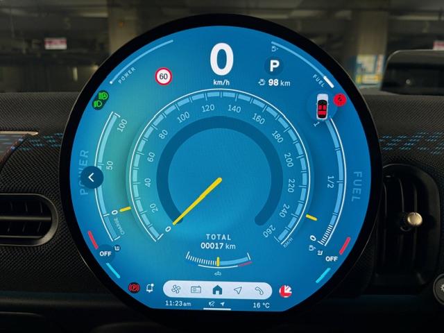 ＭＩＮＩ クーパーＣ　クラシック・トリム　５ドア　ＡＣＣ　バックカメラ　純正オプション１７インチ　ナビ　ＥＴＣ（13枚目）