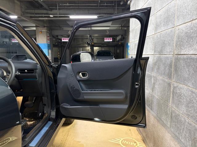 ＭＩＮＩ クーパーＣ　クラシック・トリム　５ドア　ＡＣＣ　バックカメラ　純正オプション１７インチ　ナビ　ＥＴＣ（27枚目）