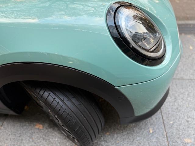 ＭＩＮＩ クーパーＳ　フェイバリット・トリム　３ドア　Ｍパッケージ　ハーマンオーディオ　ＯＰ１８インチアルミ（8枚目）