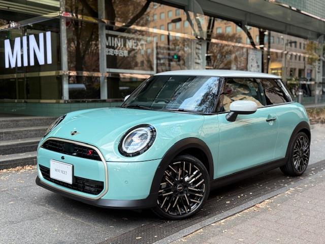 ＭＩＮＩ クーパーＳ　フェイバリット・トリム　３ドア　Ｍパッケージ　ハーマンオーディオ　ＯＰ１８インチアルミ（9枚目）