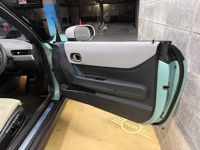 ＭＩＮＩ クーパーＳ　フェイバリット・トリム　３ドア　Ｍパッケージ　ハーマンオーディオ　ＯＰ１８インチアルミ（10枚目）