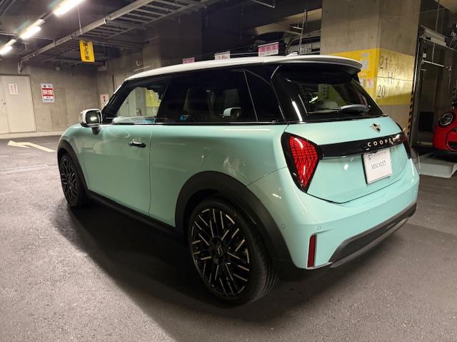 ＭＩＮＩ クーパーＳ　フェイバリット・トリム　３ドア　Ｍパッケージ　ハーマンオーディオ　ＯＰ１８インチアルミ（52枚目）