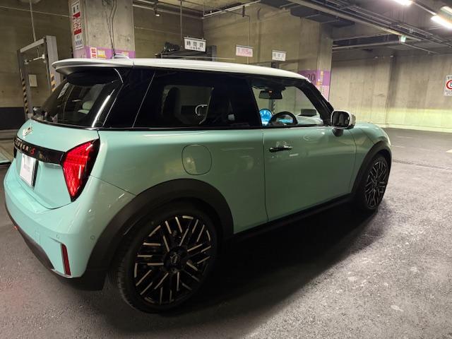 ＭＩＮＩ クーパーＳ　フェイバリット・トリム　３ドア　Ｍパッケージ　ハーマンオーディオ　ＯＰ１８インチアルミ（54枚目）