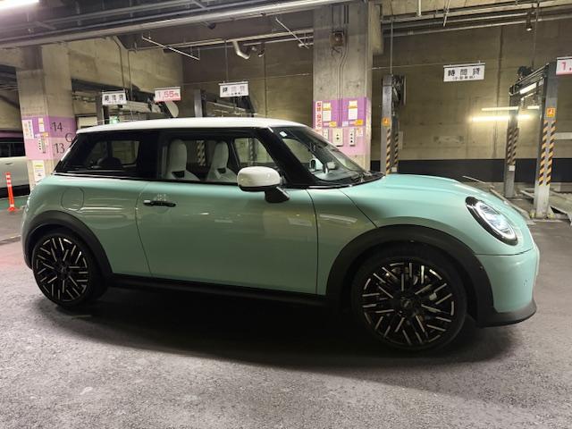 ＭＩＮＩ クーパーＳ　フェイバリット・トリム　３ドア　Ｍパッケージ　ハーマンオーディオ　ＯＰ１８インチアルミ（55枚目）