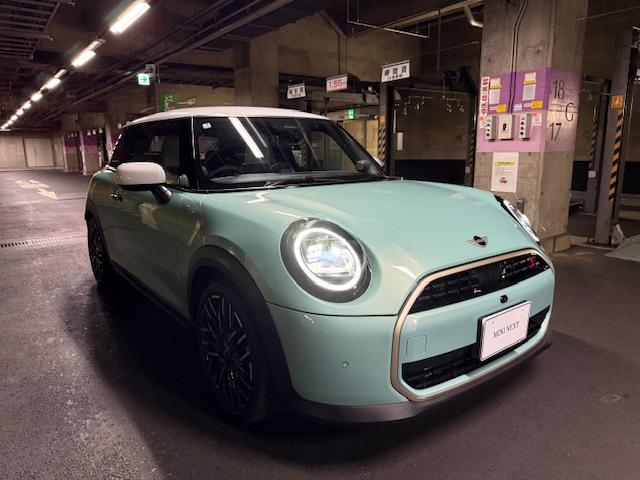 ＭＩＮＩ クーパーＳ　フェイバリット・トリム　３ドア　Ｍパッケージ　ハーマンオーディオ　ＯＰ１８インチアルミ（56枚目）