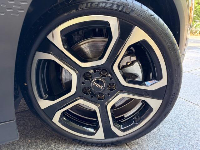 ＭＩＮＩ エースマンＳＥ　フェイバリット・トリム　５ドア　サラウンドビューモニター　ナビ　ＥＴＣ　同色ルーフ（6枚目）