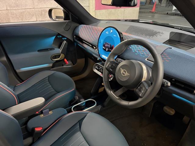 ＭＩＮＩ エースマンＳＥ　フェイバリット・トリム　５ドア　サラウンドビューモニター　ナビ　ＥＴＣ　同色ルーフ（8枚目）