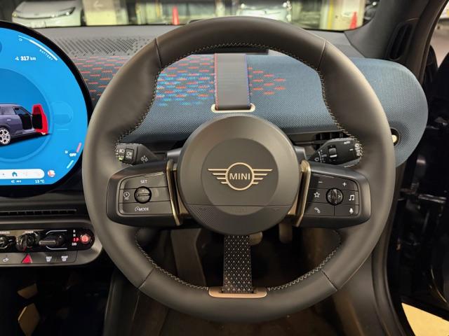 ＭＩＮＩ エースマンＳＥ　フェイバリット・トリム　５ドア　サラウンドビューモニター　ナビ　ＥＴＣ　同色ルーフ（11枚目）