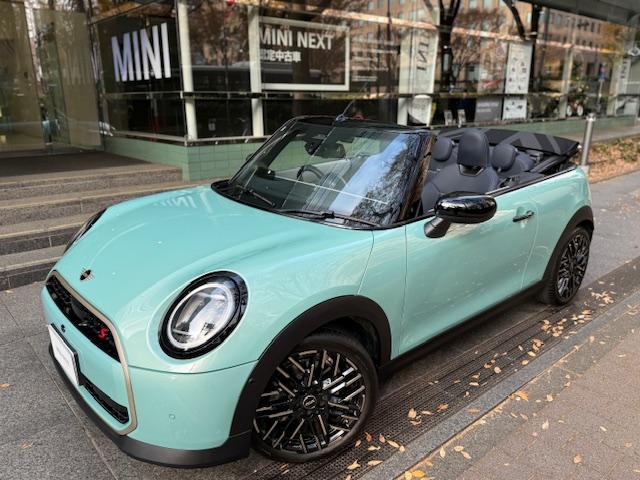 ＭＩＮＩ クーパーＳ　コンバーチブル　フェイバリット・トリム　Ｍパッケージ　ハーマンオーディオ　電動メモリーシート（4枚目）