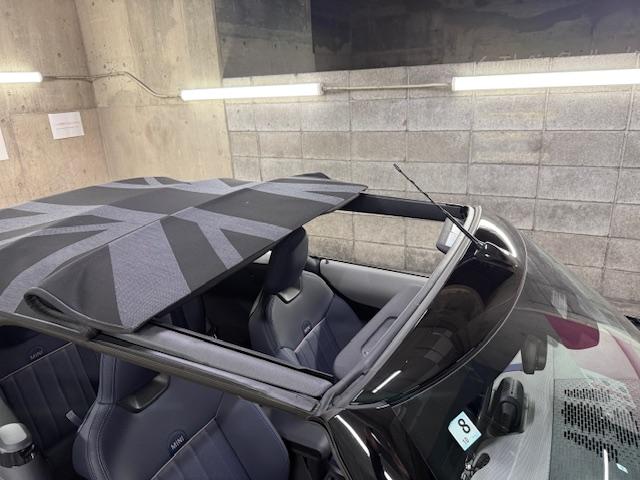 ＭＩＮＩ クーパーＳ　コンバーチブル　フェイバリット・トリム　Ｍパッケージ　ハーマンオーディオ　電動メモリーシート（7枚目）