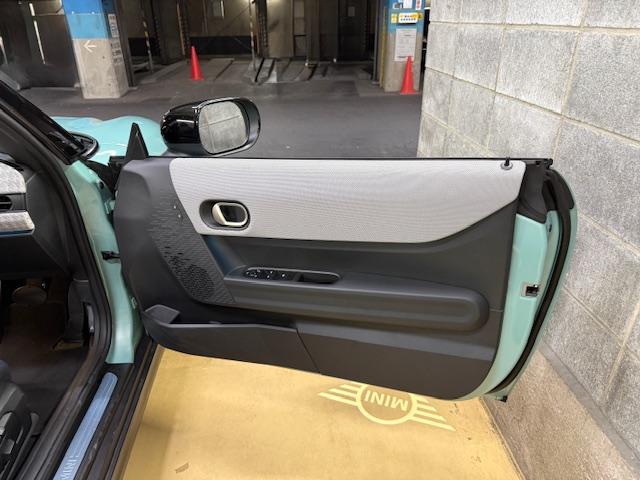 ＭＩＮＩ クーパーＳ　コンバーチブル　フェイバリット・トリム　Ｍパッケージ　ハーマンオーディオ　電動メモリーシート（10枚目）