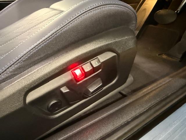 ＭＩＮＩ クーパーＳ　コンバーチブル　フェイバリット・トリム　Ｍパッケージ　ハーマンオーディオ　電動メモリーシート（12枚目）