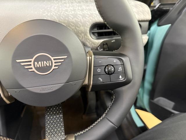 ＭＩＮＩ クーパーＳ　コンバーチブル　フェイバリット・トリム　Ｍパッケージ　ハーマンオーディオ　電動メモリーシート（16枚目）