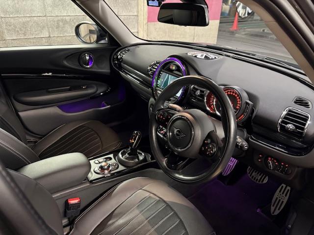 ＭＩＮＩ クーパー　クラブマン　ペッパーＰＫＧ　リアビューカメラ　ＰＤＣ　ドライビングモード　ナビ　アクティブクルコン（6枚目）