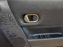 運転席ドアノブ付近に集中コントロールスイッチがあり