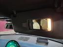 バニティミラーはライト付き