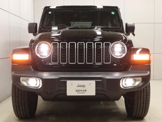 ジープ・ラングラーアンリミテッド サハラ　認定中古車　保証継承　元弊社デモカー　ＬＥＤヘッドライト　Ｂカメラ　前席Ｐシート　盗難防止装置　ナビ　Ｂｌｕｅｔｏｏｔｈ　ｃａｒｐｌａｙ　１８インチアルミ　ＥＴＣ２．０　１２．３インチモニター（3枚目）