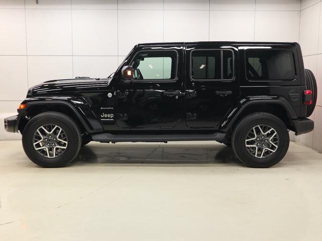 ジープ・ラングラーアンリミテッド サハラ　認定中古車　保証継承　元弊社デモカー　ＬＥＤヘッドライト　Ｂカメラ　前席Ｐシート　盗難防止装置　ナビ　Ｂｌｕｅｔｏｏｔｈ　ｃａｒｐｌａｙ　１８インチアルミ　ＥＴＣ２．０　１２．３インチモニター（5枚目）