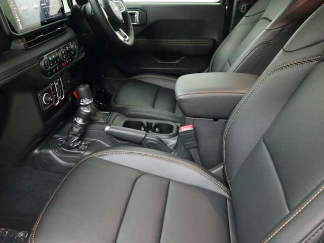 ジープ・ラングラーアンリミテッド サハラ　認定中古車　保証継承　元弊社デモカー　ＬＥＤヘッドライト　Ｂカメラ　前席Ｐシート　盗難防止装置　ナビ　Ｂｌｕｅｔｏｏｔｈ　ｃａｒｐｌａｙ　１８インチアルミ　ＥＴＣ２．０　１２．３インチモニター（16枚目）