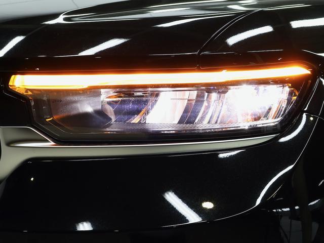 ジープ・グランドチェロキーＬ サミット　リザーブ　認定中古車　保証継承　ＬＥＤヘッド　アダプティブクルーズ　サラウンドビューカメラ　２１インチアルミ　パワーリフトゲート　ブラックレザー　Ｐシート　シートヒーター／クーラー　３列シート　エアサス（10枚目）