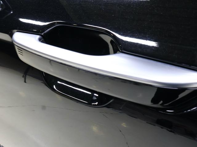 ジープ・グランドチェロキーＬ サミット　リザーブ　認定中古車　保証継承　ＬＥＤヘッド　アダプティブクルーズ　サラウンドビューカメラ　２１インチアルミ　パワーリフトゲート　ブラックレザー　Ｐシート　シートヒーター／クーラー　３列シート　エアサス（12枚目）