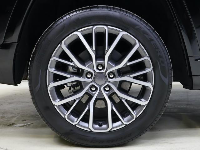 ジープ・グランドチェロキーＬ サミット　リザーブ　認定中古車　保証継承　ＬＥＤヘッド　アダプティブクルーズ　サラウンドビューカメラ　２１インチアルミ　パワーリフトゲート　ブラックレザー　Ｐシート　シートヒーター／クーラー　３列シート　エアサス（13枚目）