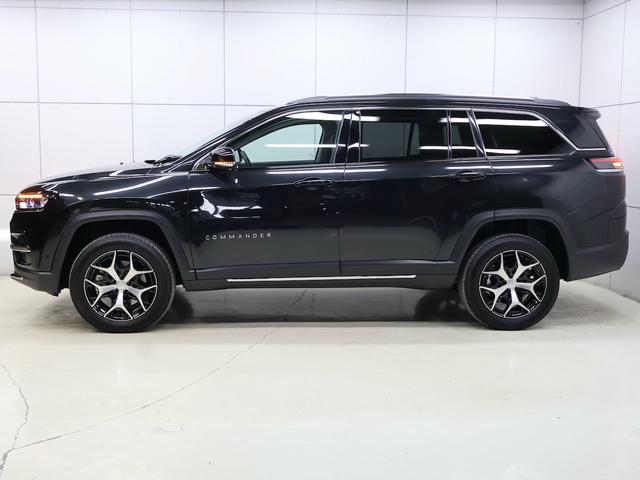 ジープ・コマンダー リミテッド 認定中古車 保証継承 元弊社デモカー デュアルペインパノラミックSR ブラックレザーシート サラウンドビューカメラ 電動テールゲート アダプティブクルコン 電動シート ナビ carplay ETC(4枚目)